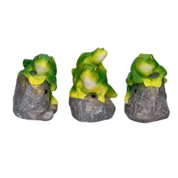 Figurka żabka zielona siedząca na kamieniu ozdoba
