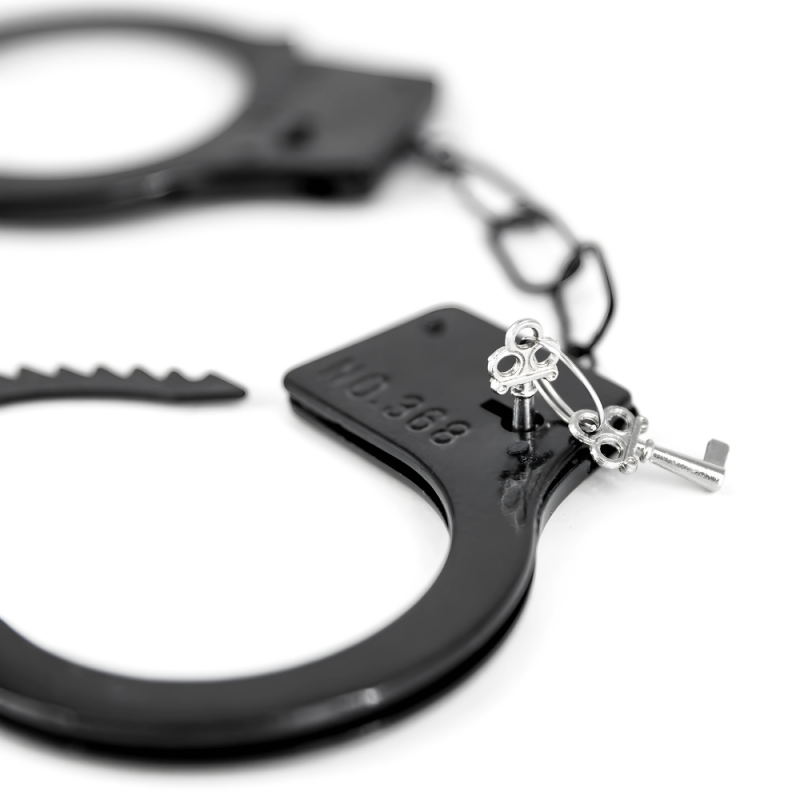 Kajdanki policyjne metalowe czarne zamykane z kluczykiem dla dzieci - 3