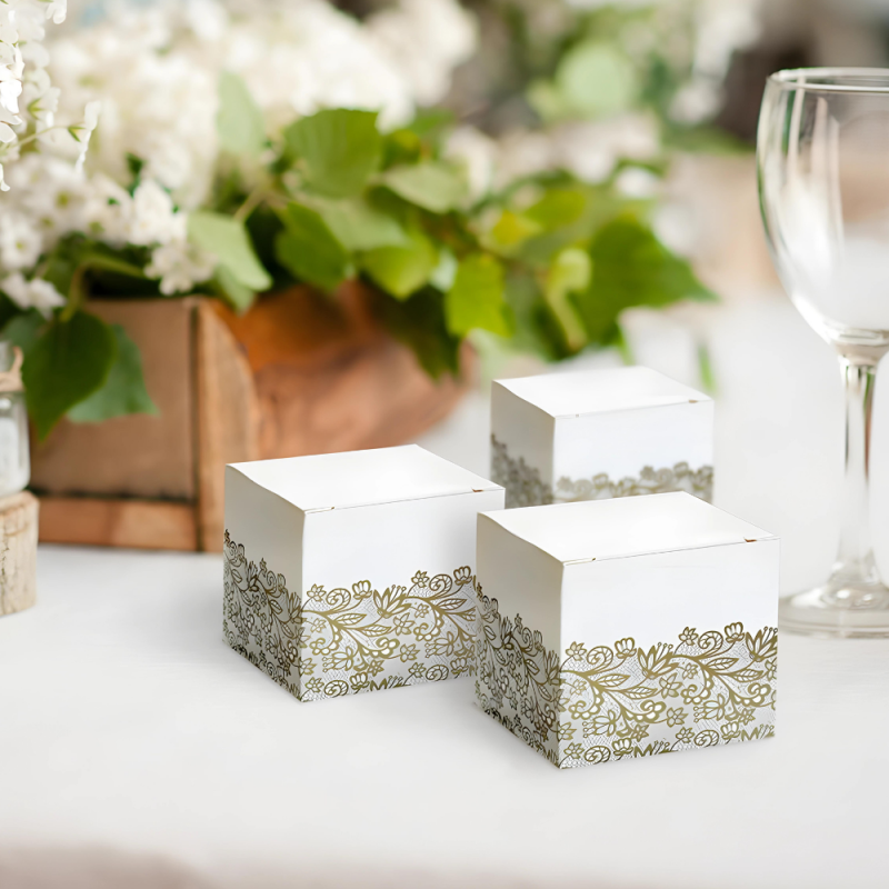 Pudełka papierowe białe złote ornamenty na prezenty desery 5cm 6szt - 4