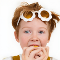 Okulary białe Stokrotki żółte szkła w kształcie kwiatka dla dzieci 13cm - 5